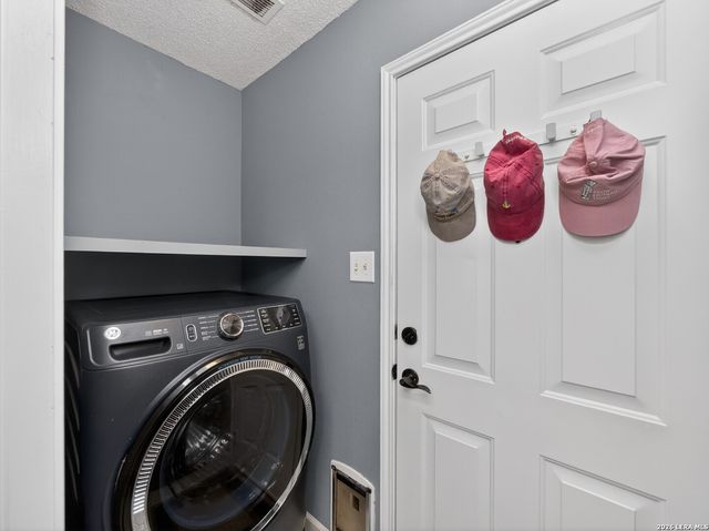 7701 Forest Magic Ct, Live Oak, TX 78233