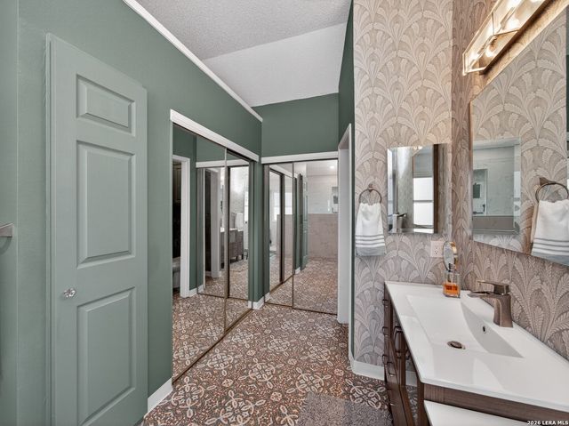 7701 Forest Magic Ct, Live Oak, TX 78233