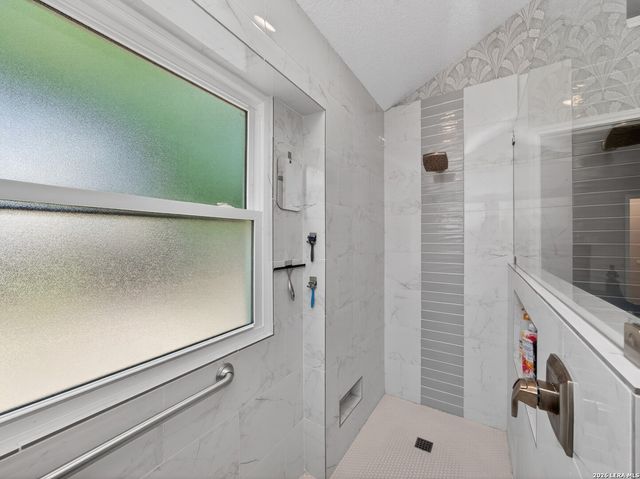 7701 Forest Magic Ct, Live Oak, TX 78233