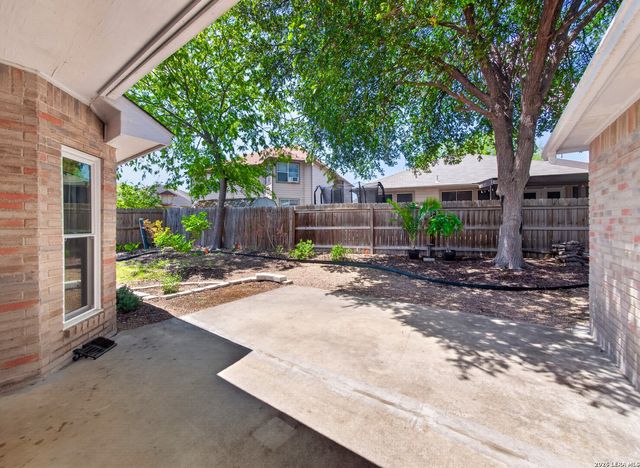 7701 Forest Magic Ct, Live Oak, TX 78233