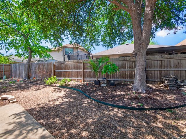 7701 Forest Magic Ct, Live Oak, TX 78233