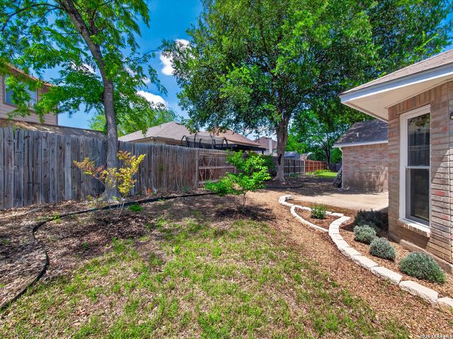 7701 Forest Magic Ct, Live Oak, TX 78233