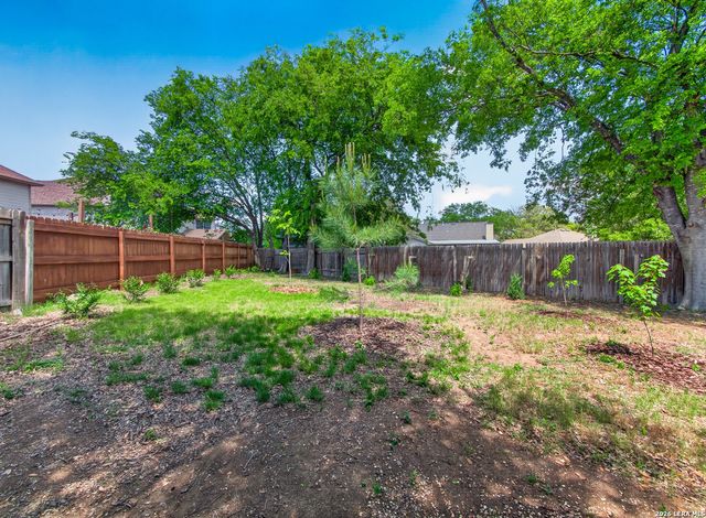 7701 Forest Magic Ct, Live Oak, TX 78233