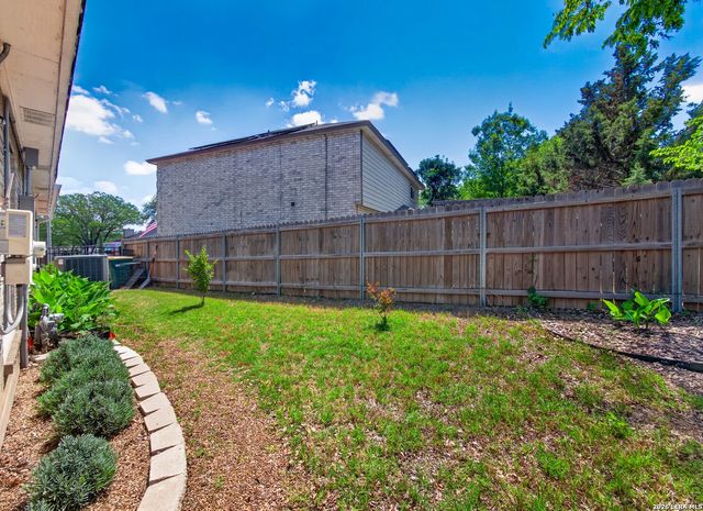 7701 Forest Magic Ct, Live Oak, TX 78233