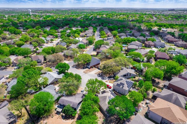 7701 Forest Magic Ct, Live Oak, TX 78233