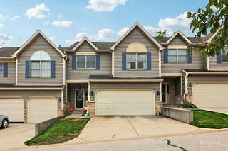 603 RIVER BLUFF Drive 603, Carpentersville, IL 60110
