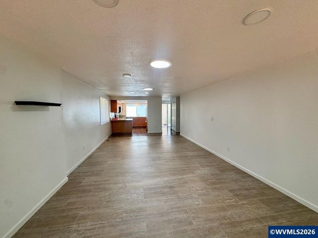 1889 Lexington Cir SE, Salem, OR 97306