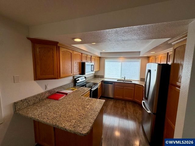 1889 Lexington Cir SE, Salem, OR 97306