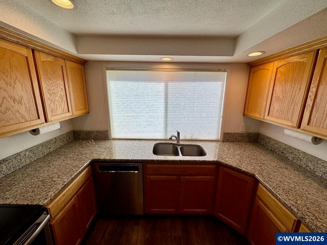 1889 Lexington Cir SE, Salem, OR 97306