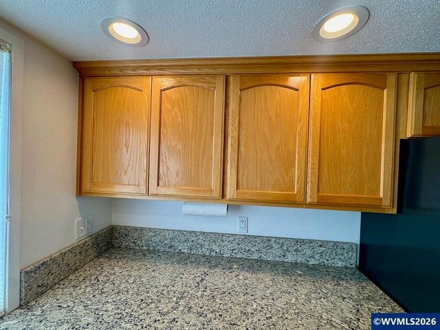 1889 Lexington Cir SE, Salem, OR 97306