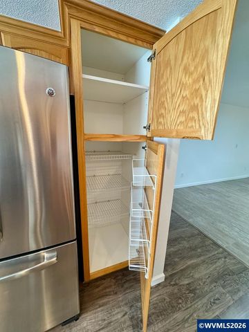 1889 Lexington Cir SE, Salem, OR 97306