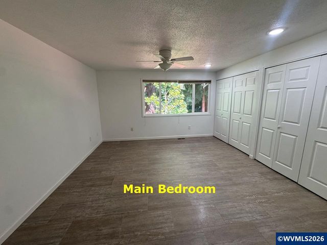 1889 Lexington Cir SE, Salem, OR 97306