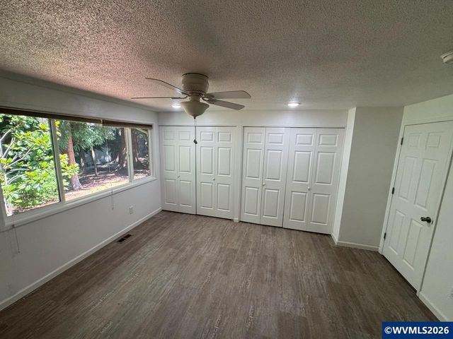 1889 Lexington Cir SE, Salem, OR 97306