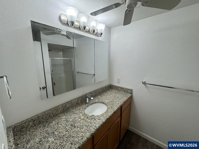 1889 Lexington Cir SE, Salem, OR 97306