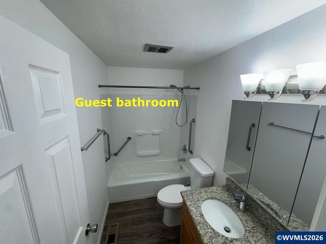 1889 Lexington Cir SE, Salem, OR 97306