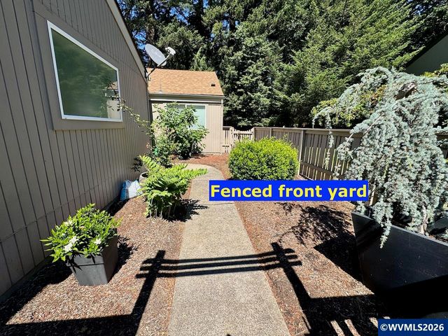 1889 Lexington Cir SE, Salem, OR 97306