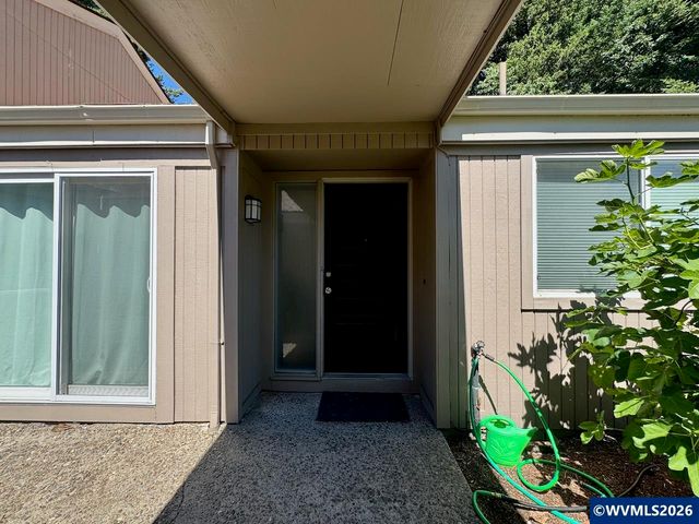 1889 Lexington Cir SE, Salem, OR 97306