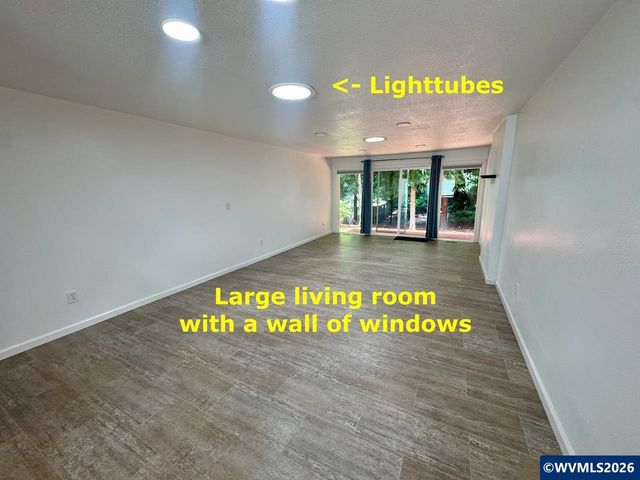 1889 Lexington Cir SE, Salem, OR 97306