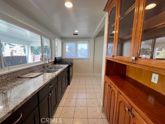 320 S Broadway B, Santa Ana, CA 92701