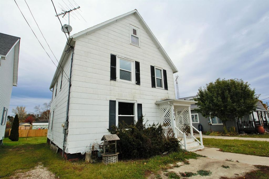 2114 10TH STREET, Two Rivers, WI 54241