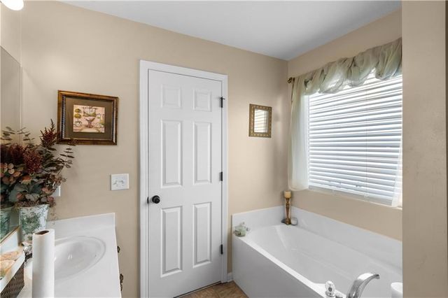 1147 SW Arborfair Drive, Lee's Summit, MO 66082