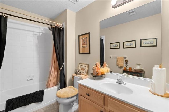 1147 SW Arborfair Drive, Lee's Summit, MO 66082
