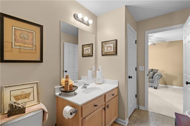 1147 SW Arborfair Drive, Lee's Summit, MO 66082