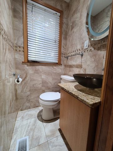 3801 W 63rd Place, Chicago, IL 60629