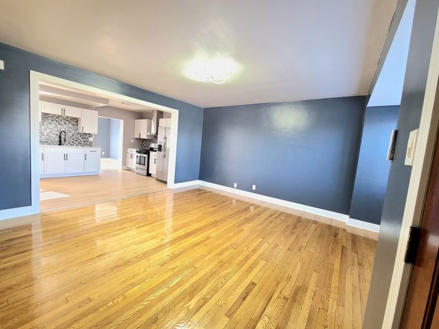 3801 W 63rd Place, Chicago, IL 60629