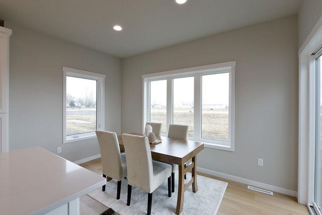 867 Harvest Circle, Horace, ND 58047