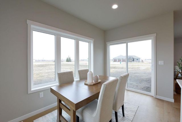 867 Harvest Circle, Horace, ND 58047