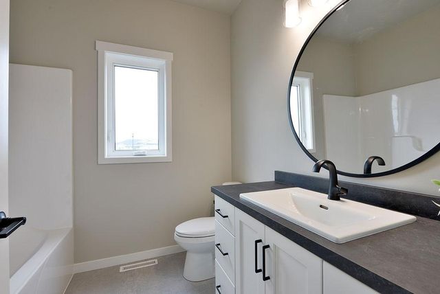 867 Harvest Circle, Horace, ND 58047