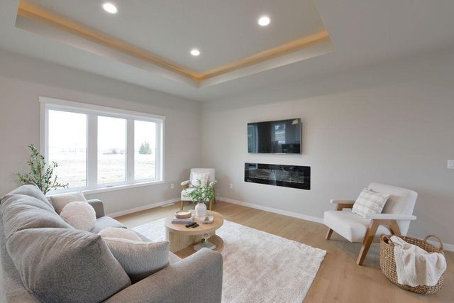 867 Harvest Circle, Horace, ND 58047