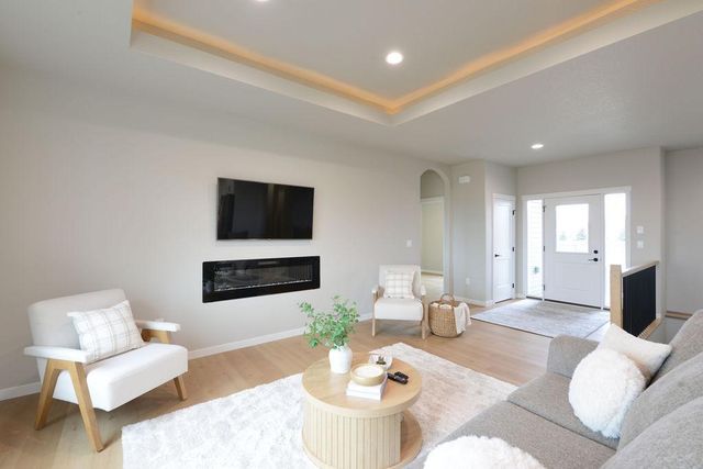 867 Harvest Circle, Horace, ND 58047