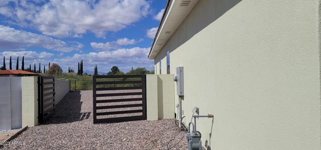 2906 E Acacia Court, Douglas, AZ 85607