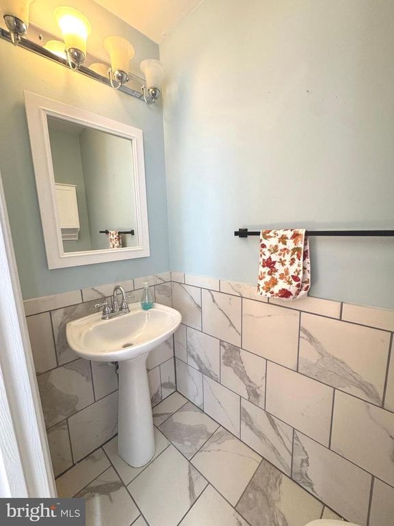 Image 12 of property listing at 18 INGATE TER #4402, Baltimore, MD 21227