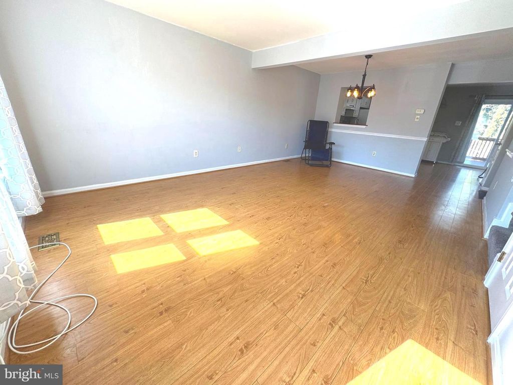Image 14 of property listing at 18 INGATE TER #4402, Baltimore, MD 21227