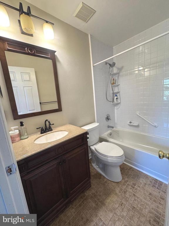 Image 16 of property listing at 18 INGATE TER #4402, Baltimore, MD 21227