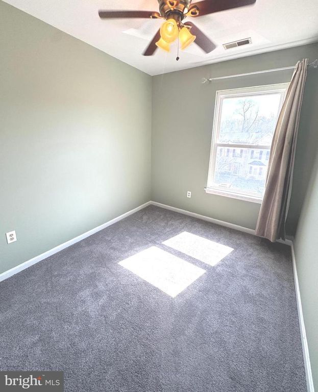 Image 17 of property listing at 18 INGATE TER #4402, Baltimore, MD 21227
