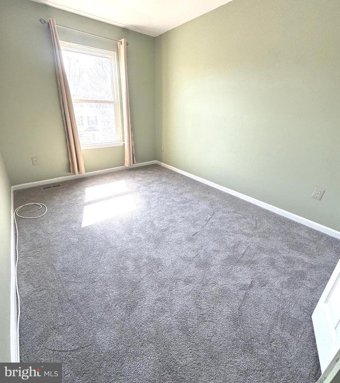 Image 18 of property listing at 18 INGATE TER #4402, Baltimore, MD 21227
