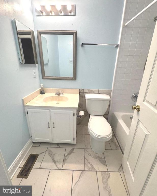 Image 19 of property listing at 18 INGATE TER #4402, Baltimore, MD 21227