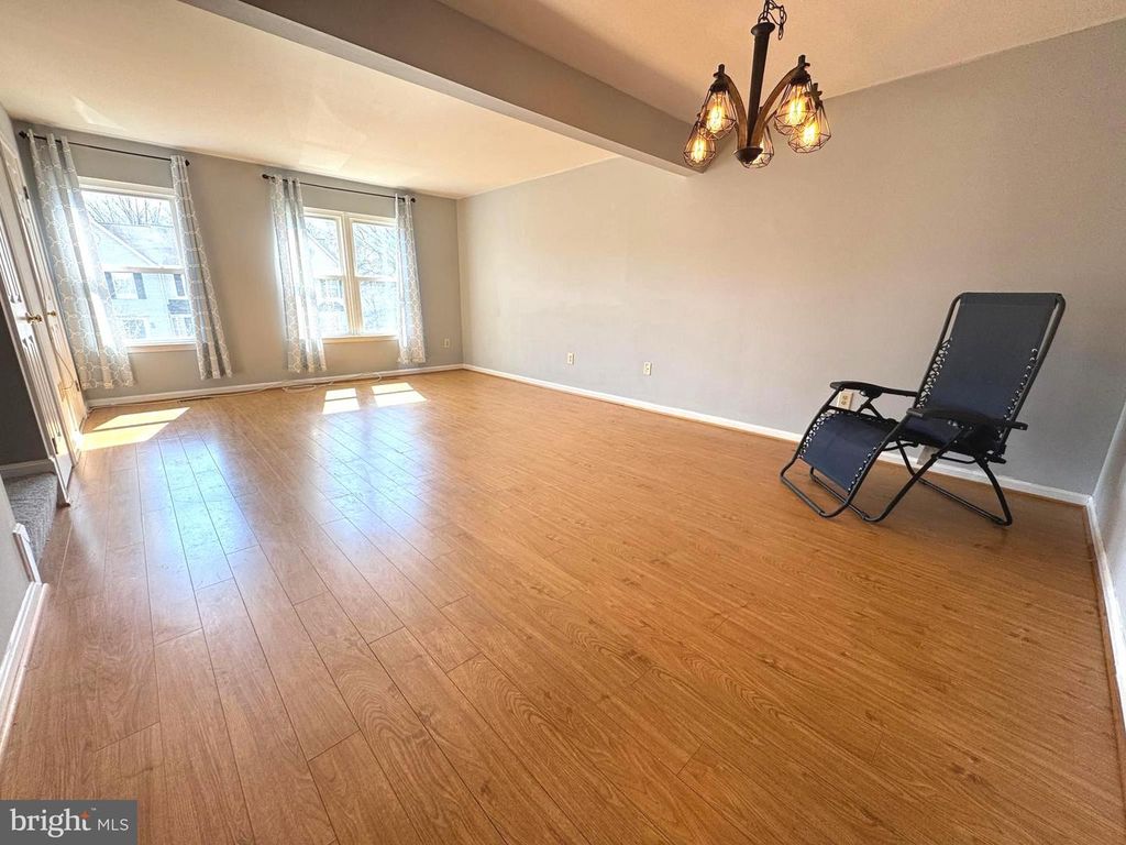 Image 2 of property listing at 18 INGATE TER #4402, Baltimore, MD 21227