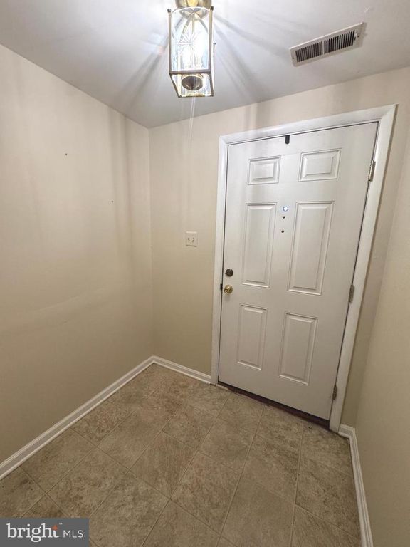 Image 21 of property listing at 18 INGATE TER #4402, Baltimore, MD 21227