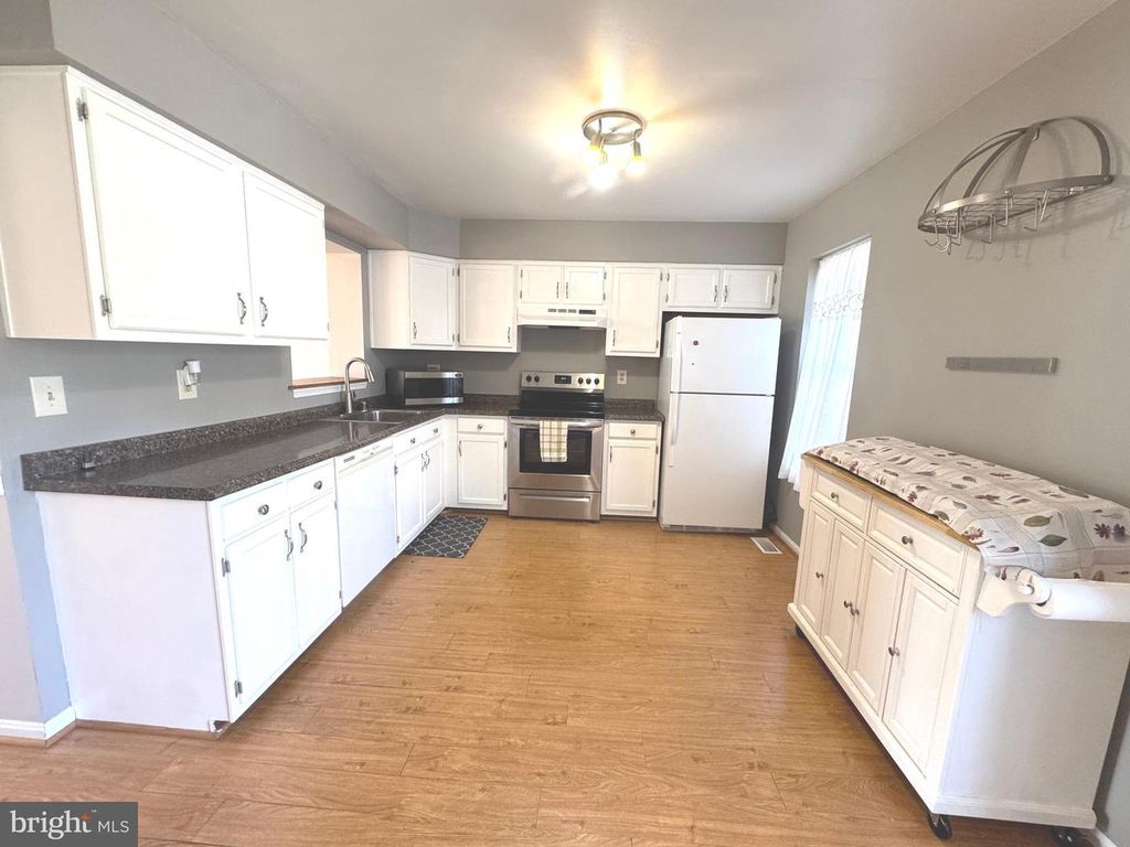 Image 4 of property listing at 18 INGATE TER #4402, Baltimore, MD 21227