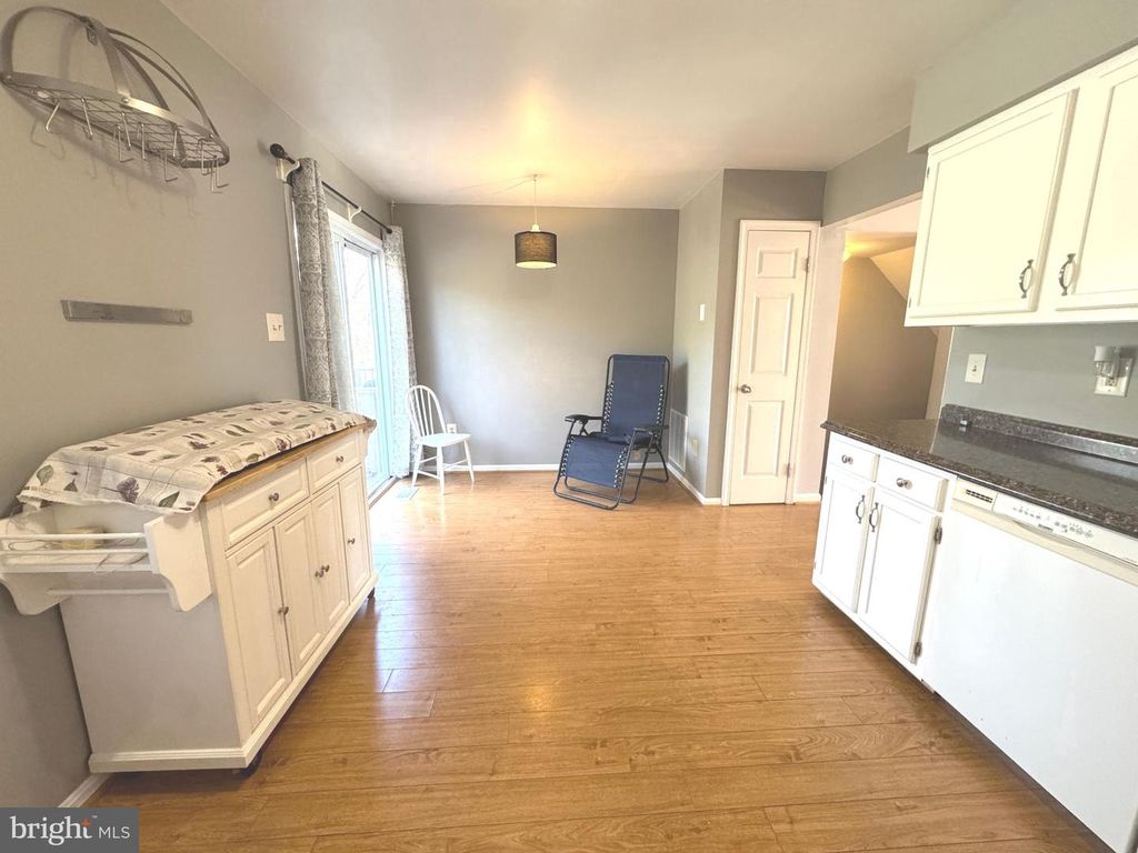 Image 5 of property listing at 18 INGATE TER #4402, Baltimore, MD 21227