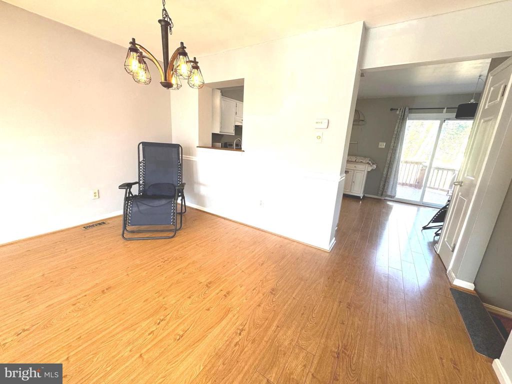 Image 7 of property listing at 18 INGATE TER #4402, Baltimore, MD 21227