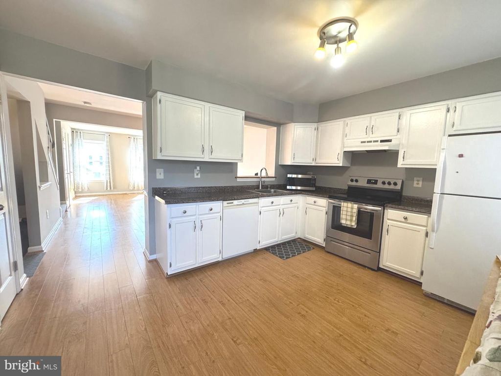 Image 8 of property listing at 18 INGATE TER #4402, Baltimore, MD 21227