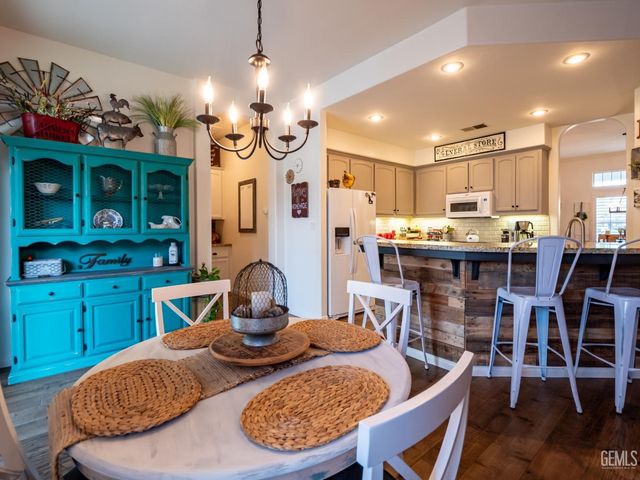 10002 Laurel Park Avenue, Bakersfield, CA 93312