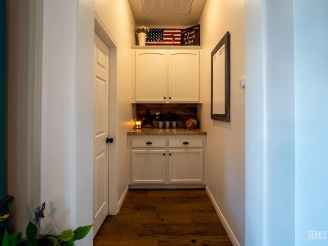 10002 Laurel Park Avenue, Bakersfield, CA 93312