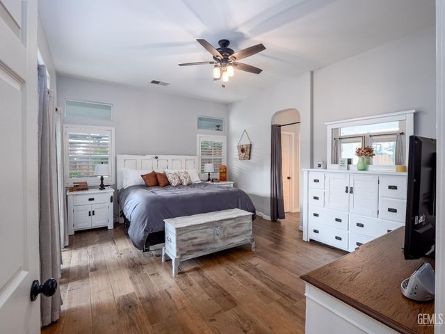 10002 Laurel Park Avenue, Bakersfield, CA 93312